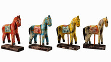  Colorful horse on stand, small// Cheval coloré sur pied, petit