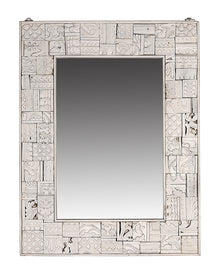  [[Whitewashed mirror frame made with pieces of old carvings///Cadre de miroir blanchi à la chaux, réalisé avec des morceaux de sculptures anciennes]]