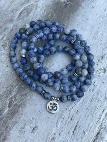  [[Blue jasper mala with OM charm necklace///Collier mala en jaspe bleu avec breloque OM]]