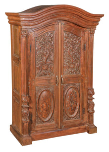  [[Antique teak wood cabinet with detailed carvings///Cabinet antique en bois de teck avec sculptures détaillées]]