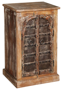  [[Vintage teak wood cabinet with brass decorations///Armoire vintage en bois de teck avec décorations en laiton]]