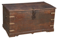  [[Vintage teak wood chest///Coffre en bois de teck vintage]]