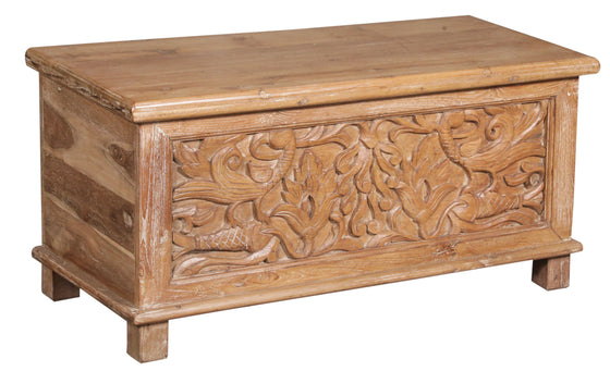 [[Vintage chest with decorative carvings///Coffre vintage avec sculptures décoratives]]