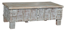  [[Whitewashed coffee table chest///Table basse coffre blanchie à la chaux]]