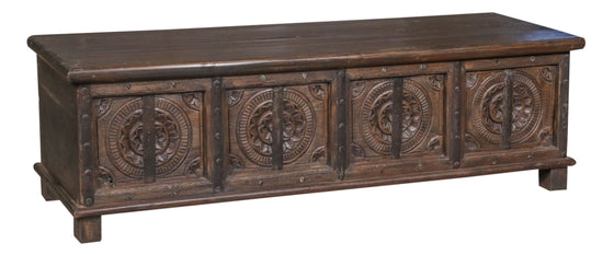 [[Vintage teak wood chest with carvings///Coffre vintage en bois de teck avec sculptures]]