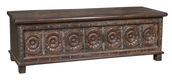 [[Vintage teak wood chest with carvings///Coffre vintage en bois de teck avec sculptures]]