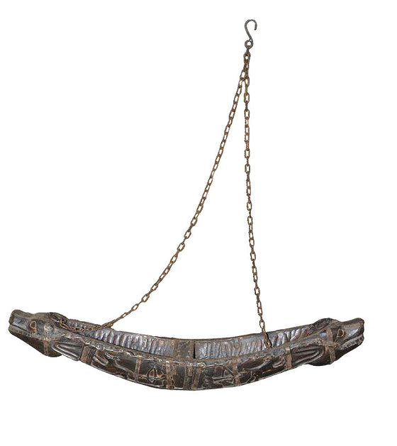 Hand Carved Boat with Metal Chains//Bateaux à chaines de métal sculpté à la main