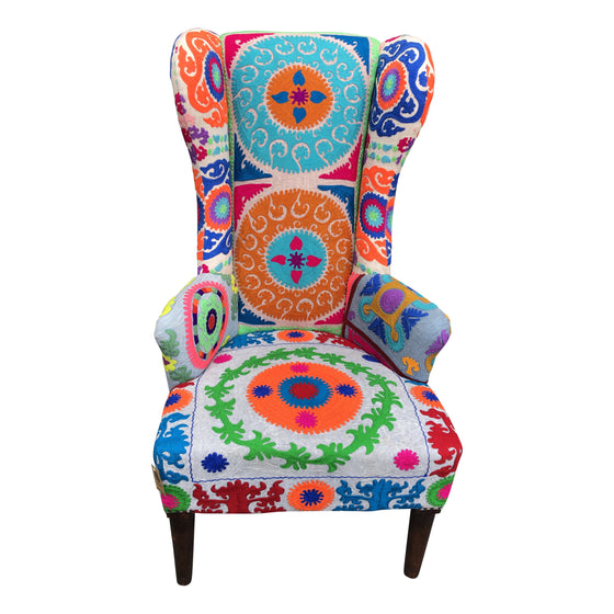 [[Colorful embroidered chair///Fauteuil coloré brodé]]