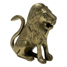  [[Small sitting brass lion statue///Petite statue de lion assis en laiton]]