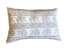  [[Elephant : Hand block printed cushion///Eléphant : Coussin imprimé à la main]]