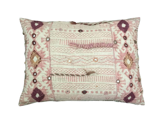 [[Hand block printed cushion with wool embroidery///Coussin imprimé à la main avec broderie de laine]]