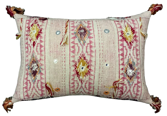 [[Hand block printed cushion with wool embroidery and pompoms///Coussin imprimé à la main avec broderie de laine et pompons]]