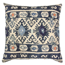  [[Hand block printed cushion with wool embroidery///Coussin imprimé à la main avec broderie de laine]]