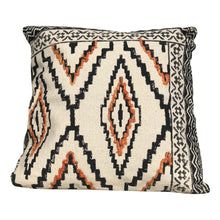  [[Hand block printed cushion with embroidery///Coussin imprimé à la main avec broderie]]