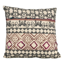  [[Hand block printed cushion with embroidery///Coussin imprimé à la main avec broderie]]