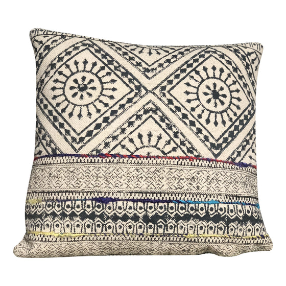 [[Hand block printed cushion with embroidery///Coussin imprimé à la main avec broderie]]