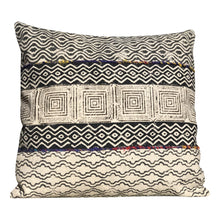  [[Hand block printed cushion with embroidery///Coussin imprimé à la main avec broderie]]