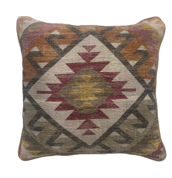 [[Hand woven chenille cushion///Coussin en chenille tissé à la main]]