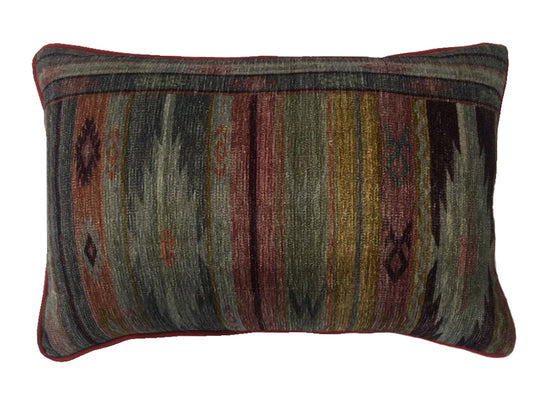 [[Hand woven chenille cushion///Coussin en chenille tissé à la main]]