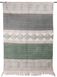  [[Hand block printed rug and throw blanket///Tapis imprimé à la main en bloc et couverture]]