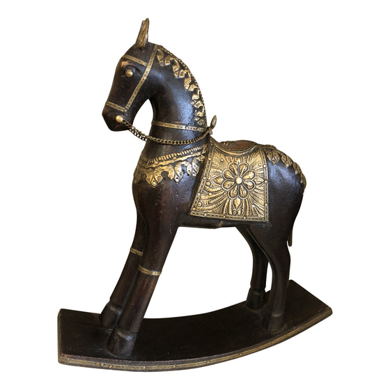 [[9" - 11" horse sculpture decorated with brass accents///Sculpture de cheval de 9'' - 11'' décorée d'accents en laiton]]