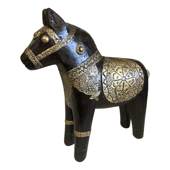 [[9" - 11" horse sculpture decorated with brass accents///Sculpture de cheval de 9'' - 11'' décorée d'accents en laiton]]