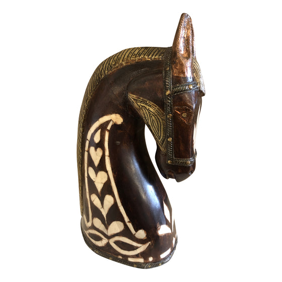 [[Wooden horse head sculpture with brass and bone decoration///Sculpture de tête de cheval en bois avec décoration en laiton et en os]]