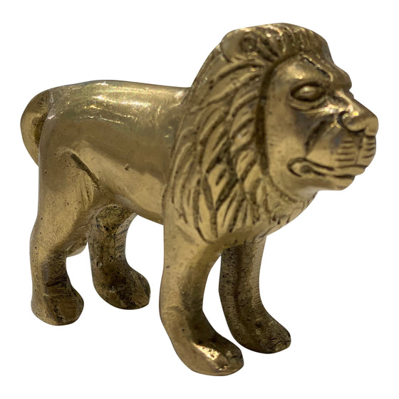 [[Small brass lion statue///Petite statue de lion en laiton]]