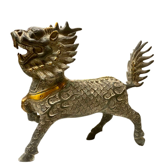 [[Nepali brass lion statue///Statue népalaise de lion en laiton]]
