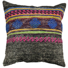  [[Turkish kilim cushion 24" x 24"///Coussins kilim turques : 24" x 24"]]