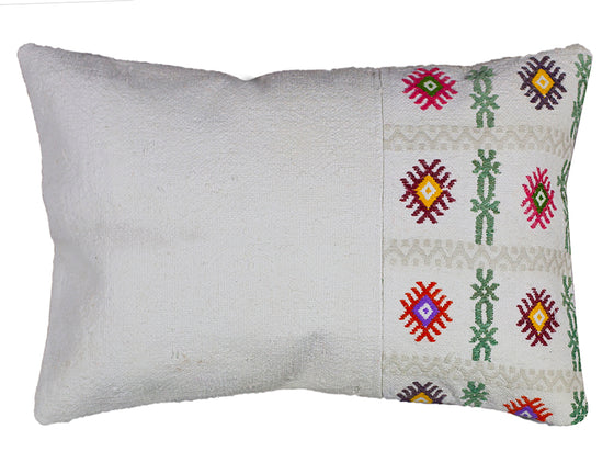 [[Turkish kilim cushion 16" x 24"///Coussins kilim turques : 16" x 24"]]