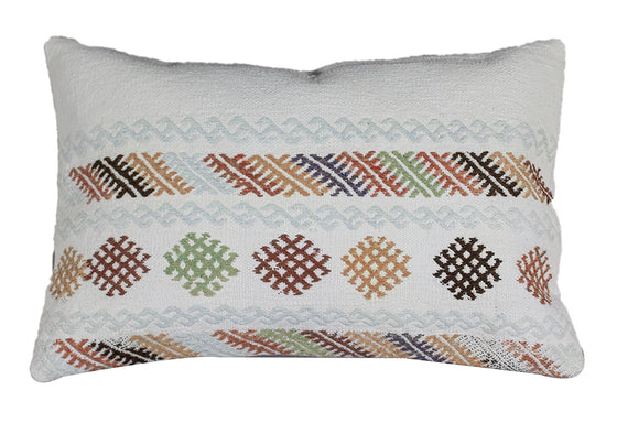 [[Turkish kilim cushion 16" x 24"///Coussins kilim turques : 16" x 24"]]