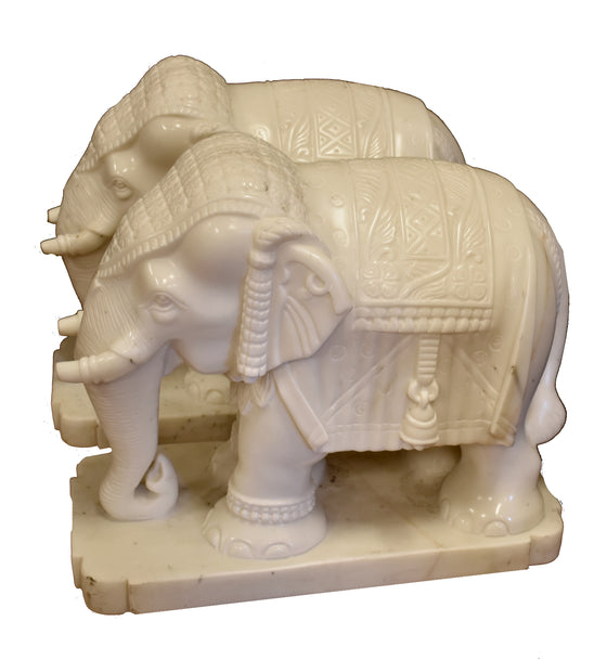 Pure White Marble Elephant // Éléphant de Marbre Blanc Pur