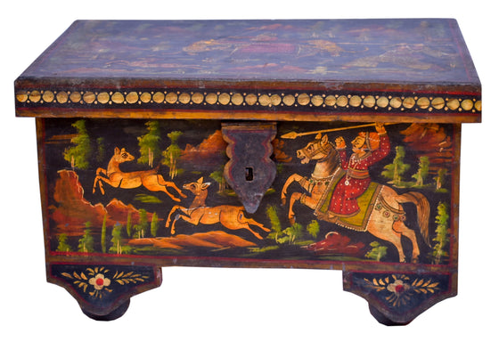 Maharani: small hand painted box//Maharani: petite boîte peinte à la main
