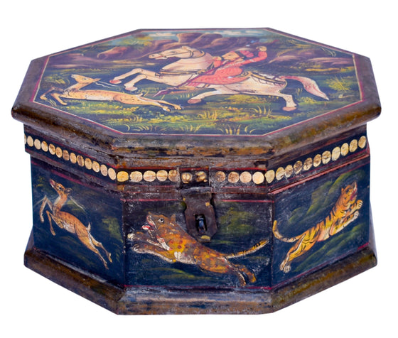 Maharani: small hand painted box//Maharani: petite boîte peinte à la main