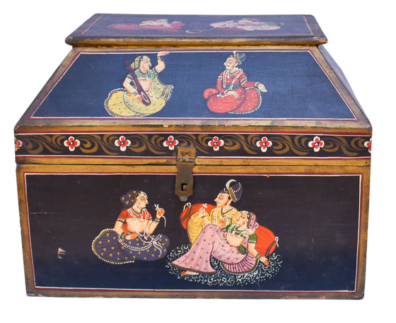 Maharani: hand painted box//Maharani: boîte peinte à la main