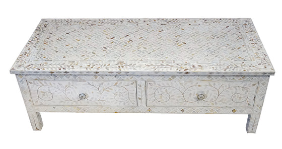 [[White mother of pearl coffee table///Table basse en nacre blanc]]