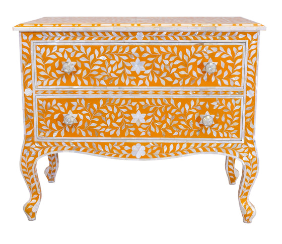 Orange mother of pearl chest//Coffre en nacre orange