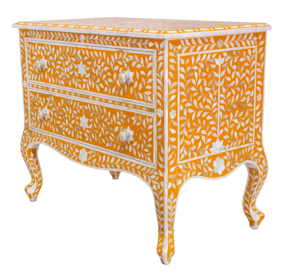 Orange mother of pearl chest//Coffre en nacre orange