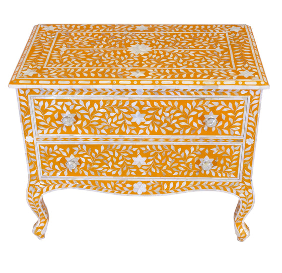 Orange mother of pearl chest//Coffre en nacre orange