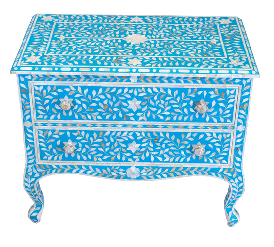 Turquoise mother of pearl chest//Coffre en nacre turquoise