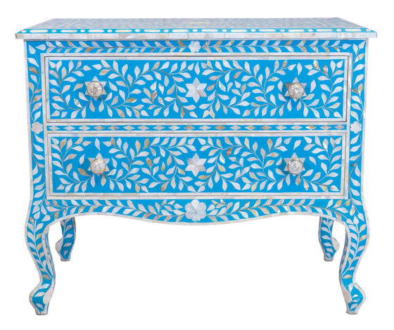 Turquoise mother of pearl chest//Coffre en nacre turquoise