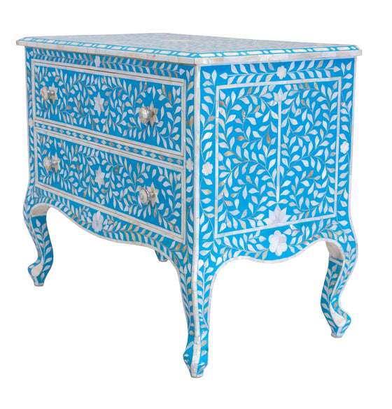 Turquoise mother of pearl chest//Coffre en nacre turquoise