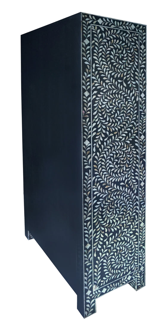 [[Black mother of pearl cabinet///Cabinet en nacre noir]]