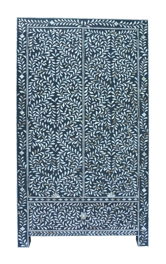 [[Black mother of pearl cabinet///Cabinet en nacre noir]]
