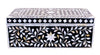 Black mother of pearl box//Boîte en nacre noir