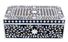 Black mother of pearl box//Boîte en nacre noir