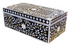 Black mother of pearl box//Boîte en nacre noir