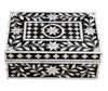 Black mother of pearl box//Boîte en nacre noire