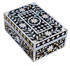 Black mother of pearl box//Boîte en nacre noire
